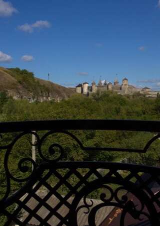 Мини-отель Smotrytska Vezha Каменец-Подольский Двухуровневый люкс-15